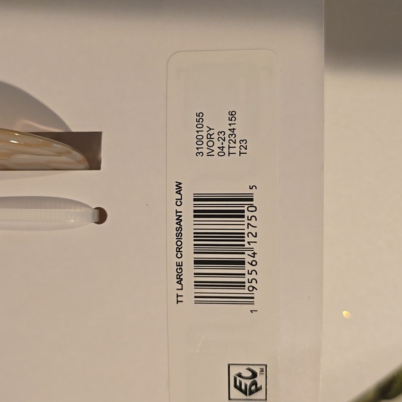 ⭐️ Time and Tru Woman's Large Croissant Claw Clips ( 2 ) - Picture 7 of 11